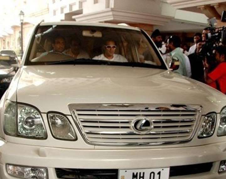 Lexus LX470 - Salman Khan